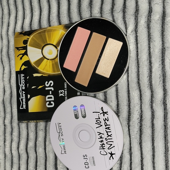 Mac powder - Picture 2 of 3